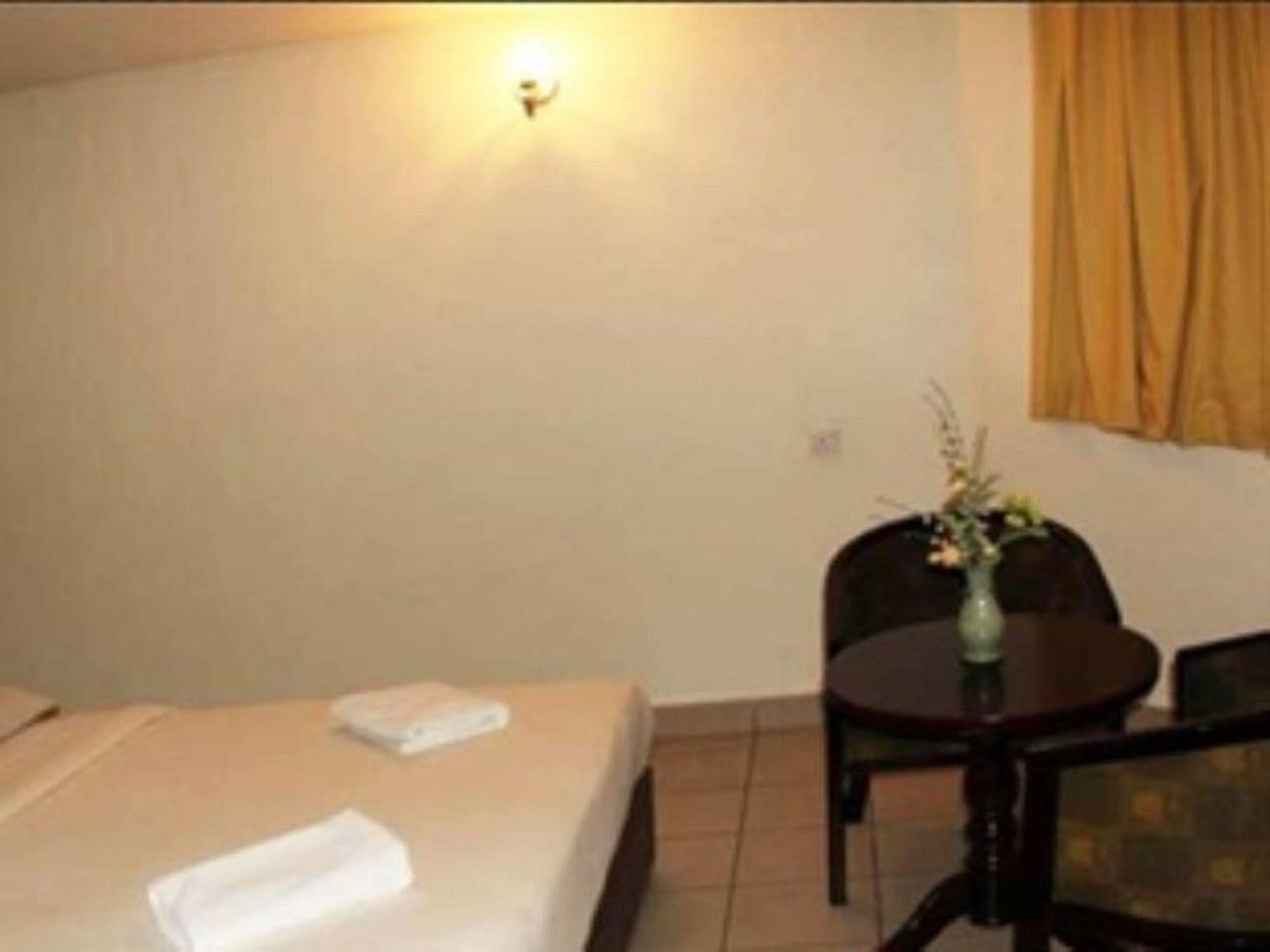 One Hotel Sadong Jaya Kota Kinabalu Dış mekan fotoğraf
